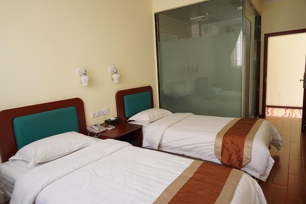 Guangdong Oversea Chinese Hotel Cantão Quarto foto
