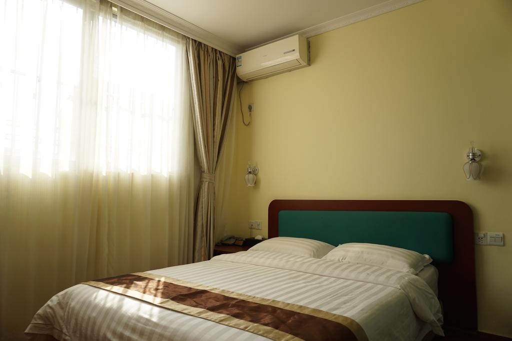 Guangdong Oversea Chinese Hotel Cantão Quarto foto