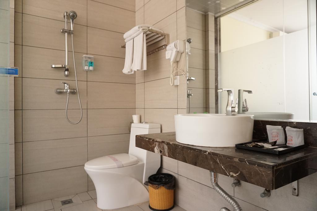 Guangdong Oversea Chinese Hotel Cantão Quarto foto